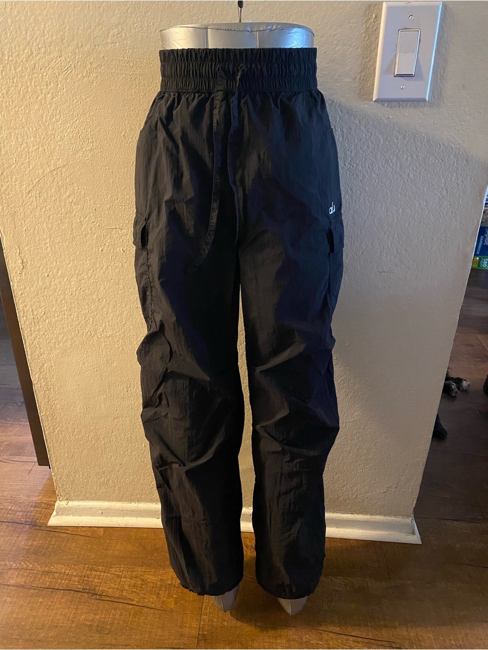 ALO Yoga Women's Black Cargo Track Pants - Elastic Waist